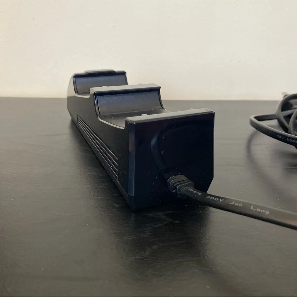 Nyko Microsoft Xbox One Charge Base Station 86100-M27 2 Controller Charging Dock